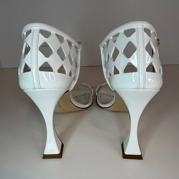 NEW!! Never Worn!! Manolo Blahnik White Heels! - Picture 3 of 4